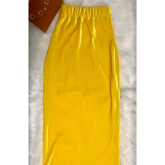 💛Just in maxi yellow velvet skirt 💛 - Picture 5 of 5